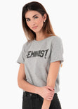 Camiseta estampada "Feminist" color gris para mujer - Flashy