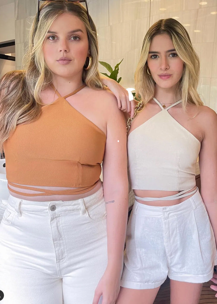 Crop top con cuello alto y anudados color camel para mujer - Flashy