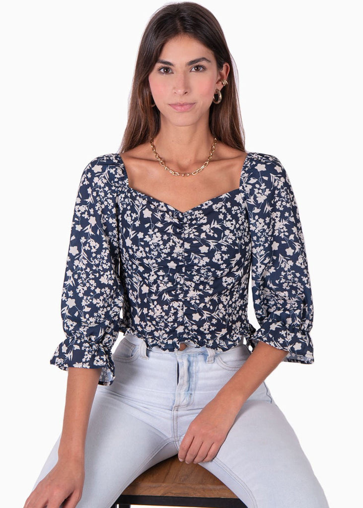 Blusa corta con estampado de flores y recogido en escote para mujer - Flashy