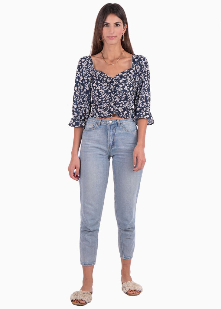 Blusa corta con estampado de flores y recogido en escote para mujer - Flashy