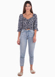 Blusa corta con estampado de flores y recogido en escote para mujer - Flashy
