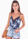 Blusa estampada con encaje en escote para mujer - Flashy