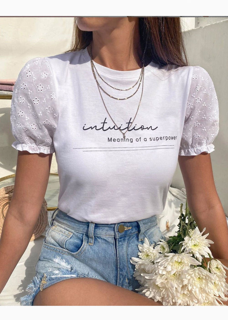Camiseta estampada "Intuition" con mangas de ojalillo para mujer - Flashy