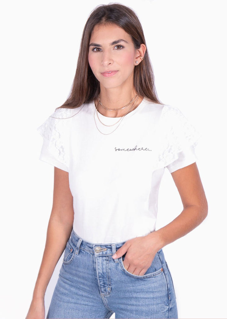Camiseta estampada con encaje en mangas y bordado "Somewhere" para mujer - Flashy