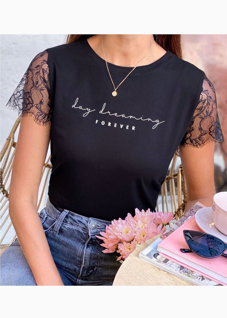 Camiseta estampada con mangas de encaje "Day dreaming forever" para mujer - Flashy