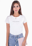 Camiseta estampada con mangas de ojalillo "Good things" para mujer - Flashy