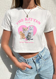 Camiseta crop con estampado "The Kitten Club" color marfil, blanco para mujer - Flashy