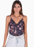 Blusa con estampado de flores y encaje en escote para mujer - Flashy