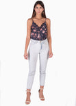 Blusa con estampado de flores y encaje en escote para mujer - Flashy