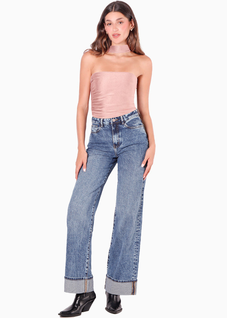 Blusa con leve recogido en costados y cuello tipo gargantilla color rosado para mujer - Flashy