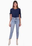 Blusa con perlas y anudados en mangas color azul para mujer - Flashy