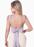 Blusa corta sin mangas con abertura en espalda y anudado color lila para mujer - Flashy