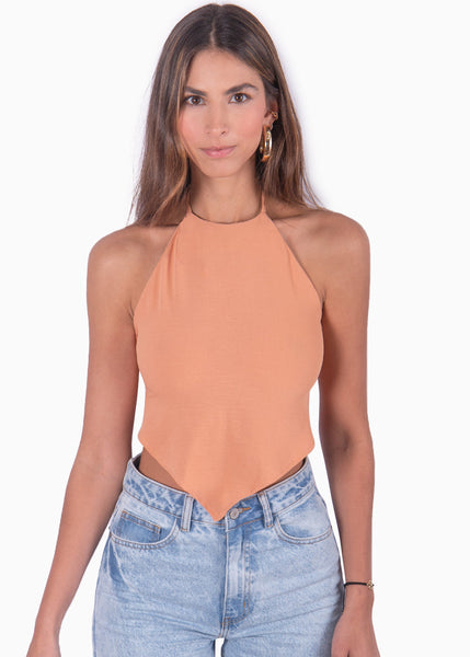 Blusa corta tipo pañoleta cuello halter con espalda descubierta color camel, café para mujer - Flashy