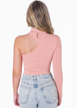 Blusa crop con cuello halter y un solo hombro color rosado para mujer - Flashy