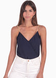 Blusa de tiras con cadenas y frente cruzado color azul para mujer - Flashy