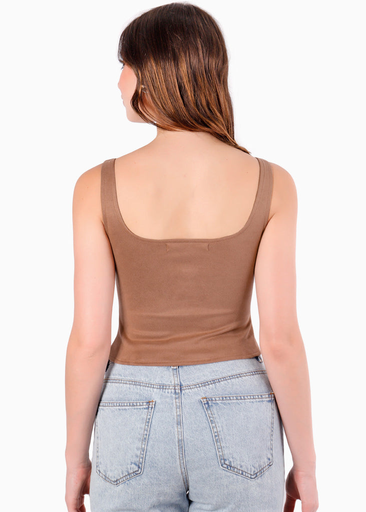 Blusa de tiras con ojaletes y tipo gamuza - KARENINA.CAMEL