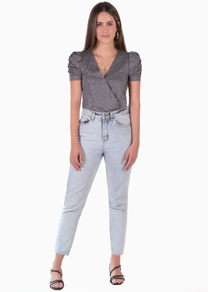 Blusa manga corta con recogido y escote en v color gris para mujer - Flashy