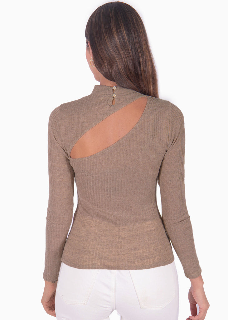 Blusa manga larga con corte diagonal en escote color beige, café para mujer - Flashy