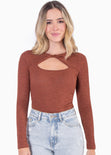 Blusa manga larga con cut out en el escote color café para mujer - Flashy