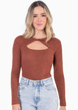 Blusa manga larga con cut out en el escote color café para mujer - Flashy