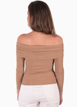 Blusa manga larga con escote off shoulder color beige para mujer - Flashy