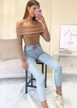 Blusa manga larga con escote off shoulder color beige para mujer - Flashy