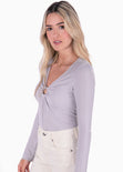 Blusa manga larga con herraje de aro en escote color lila, morado para mujer - Flashy