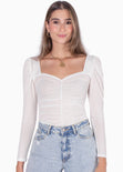 Blusa manga larga con recogido y escote en forma de corazon color marfil para mujer - Flashy