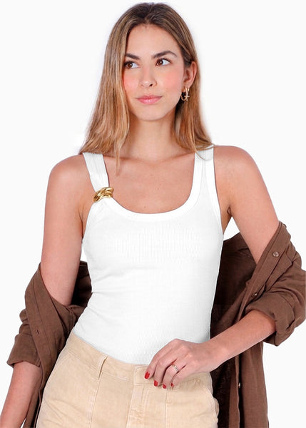 Blusa tank top en contraste con argolla de color marfil - VERAPAZ