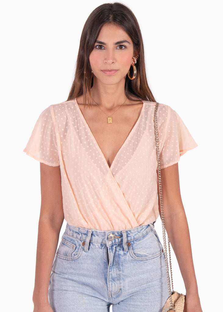 Body con escote cruzado en tela transparente color rosado para mujer - Flashy