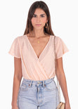 Body con escote cruzado en tela transparente color rosado para mujer - Flashy