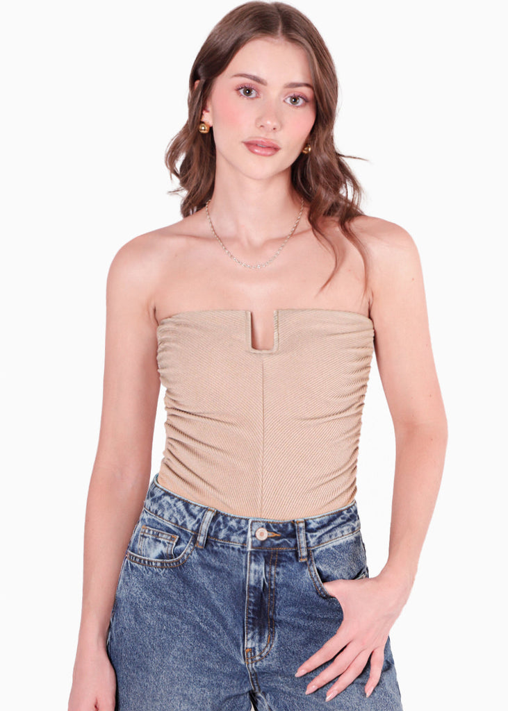 Body con varilla cuadrada en escote y drapeado en costados color café para mujer - Flashy