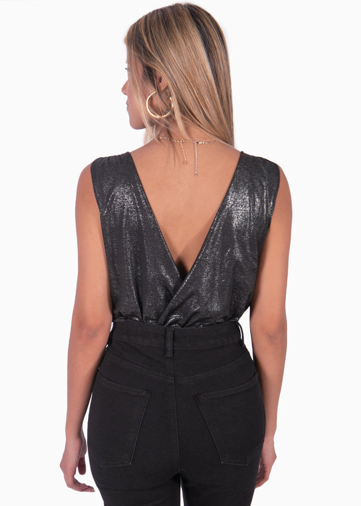 Body drapeado con escote cruzado color negro para mujer - Flashy