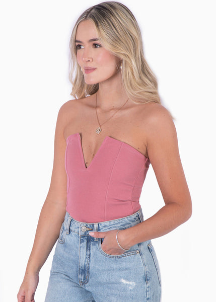 Body strapless tipo corset con escote en v color rosado para mujer - Flashy