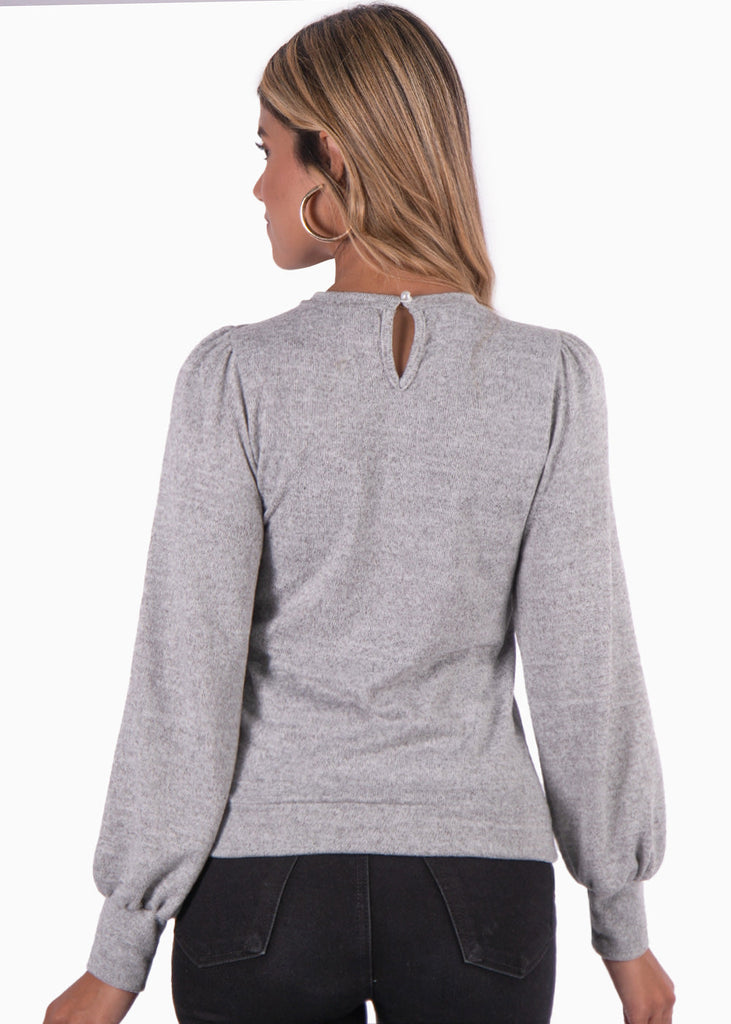 Buzo manga larga con mangas embombadas y perlas en cuello color gris para mujer - Flashy