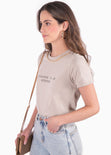 Camiseta con estampado con "Elegance is an attitude" para mujer - Flashy