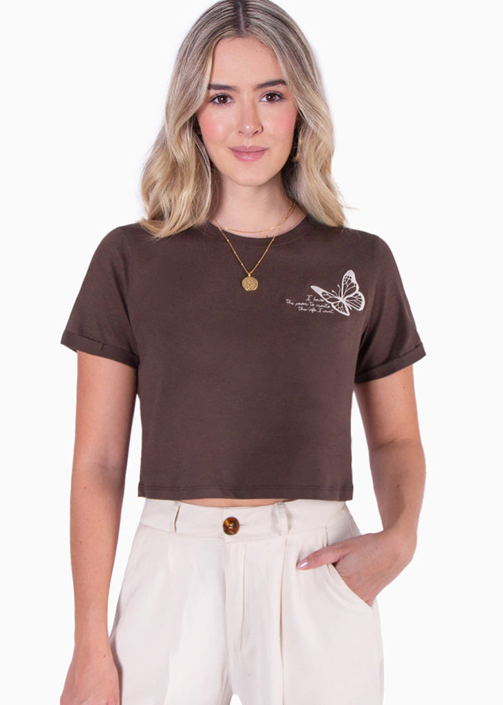 Camiseta corta con bordado de mariposa color café para mujer - Flashy