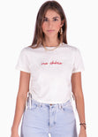 Camiseta corta con recogidos en costados y bordado "Ma Cherie" color blanco para mujer - Flashy