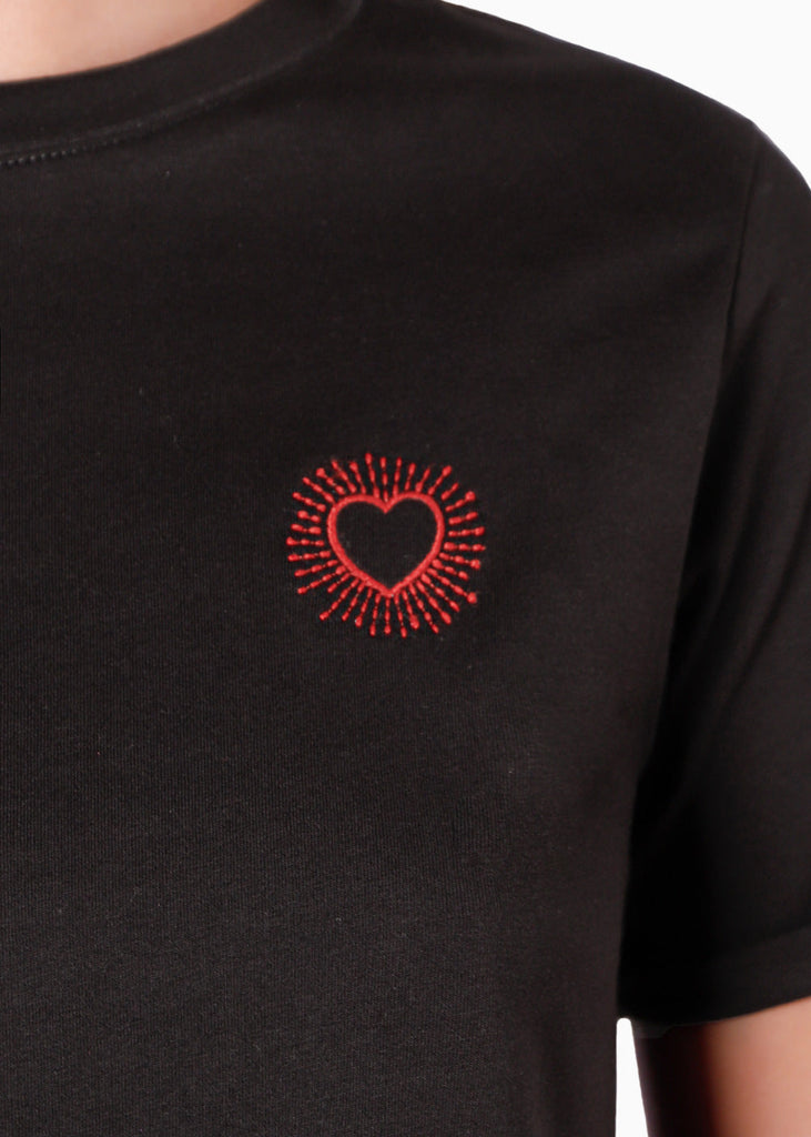 Camiseta crop con bordado de corazón color negro para mujer - Flashy