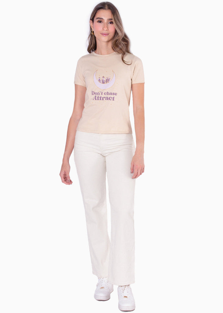 Camiseta estampada "Don't chase attract" color beige para mujer - Flashy