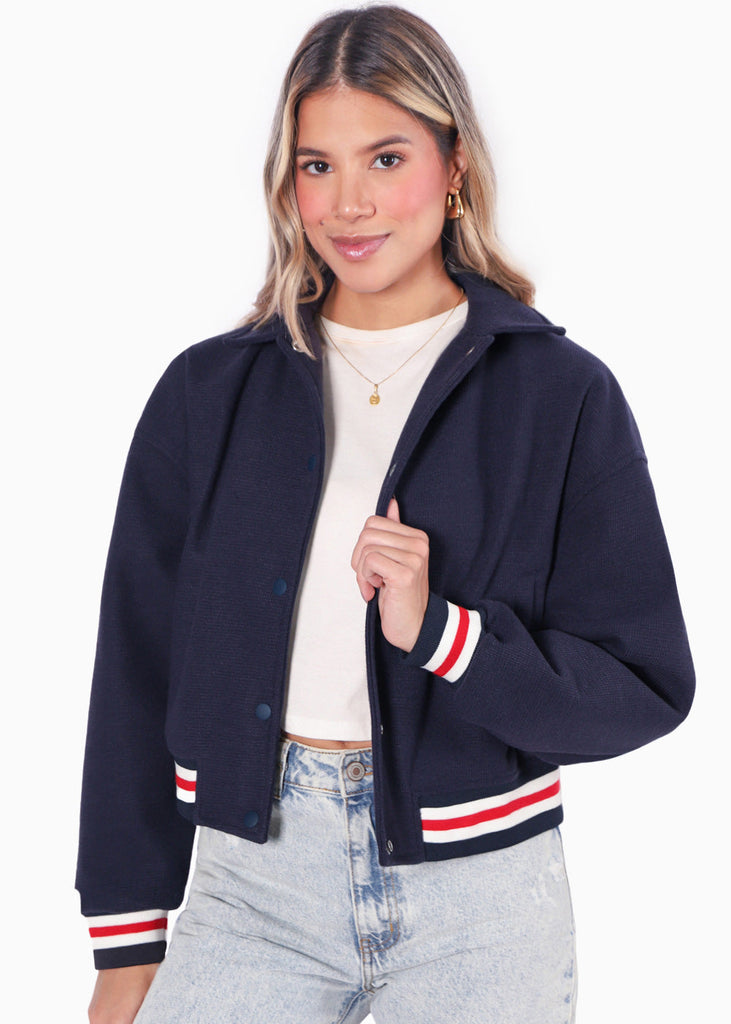 Chaqueta tipo college con puños y ruedo en contraste color azul para mujer - Flashy