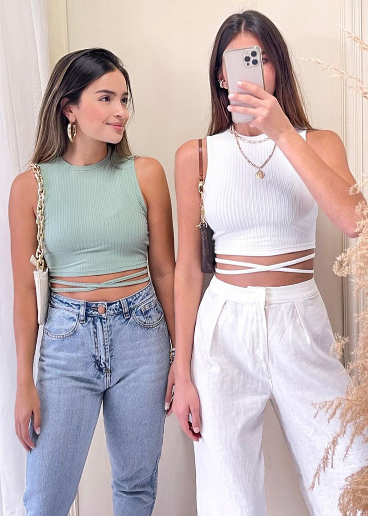 Crop top con cuello alto y anudados color verde para mujer - Flashy