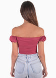 Crop top con escote campesino y recogidos color vino para mujer - Flashy