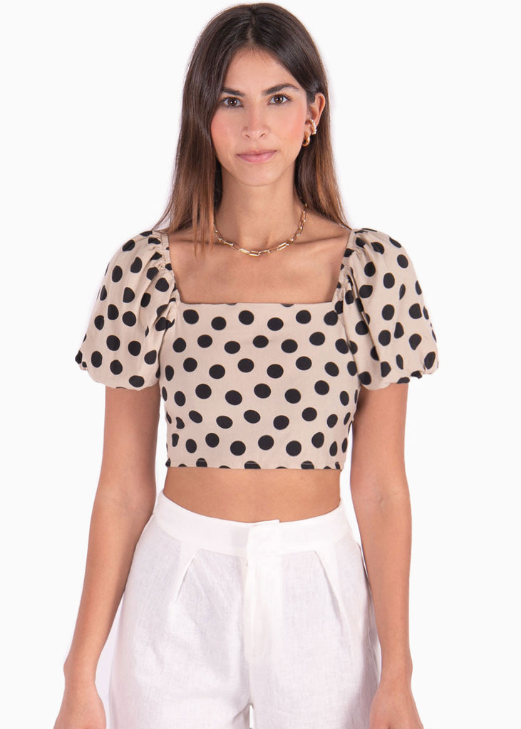 Crop top con estampado de puntos, mangas embombadas y escote cuadrado color beige para mujer - Flashy