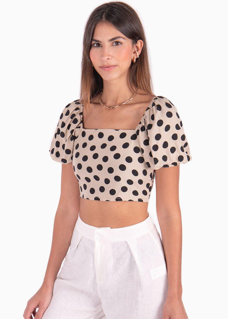 Crop top con estampado de puntos, mangas embombadas y escote cuadrado color beige para mujer - Flashy