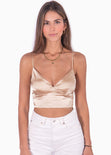 Crop top con tiras cruzadas en espalda color dorado para mujer - Flashy