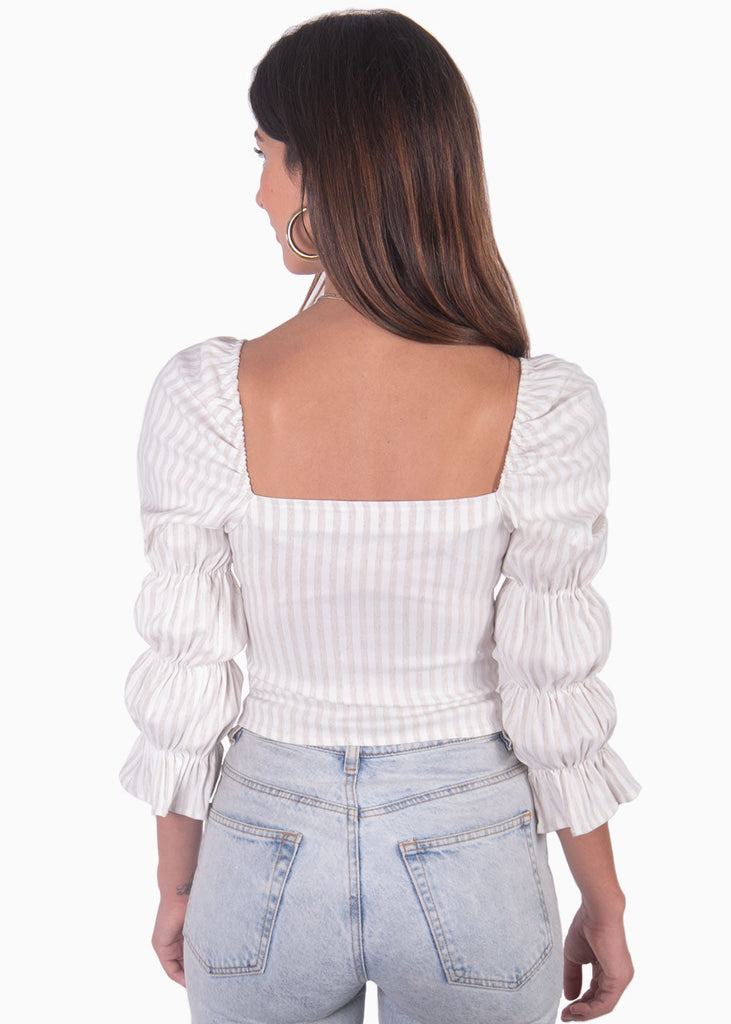 Crop top manga larga con escote cuadrado y recogidos en mangas color beige para mujer - Flashy