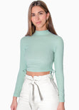 Crop top manga larga cuello alto con anudados en costados color verde para mujer - Flashy