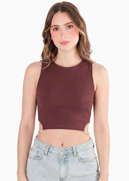Crop top sin mangas con apliques de perlas en costados color café para mujer - Flashy