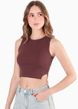 Crop top sin mangas con apliques de perlas en costados color café para mujer - Flashy